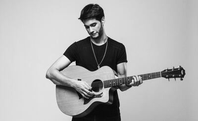 El cantante y compositor lanza su nuevo sencillo denominado “Todo el humo”.