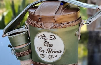 Artesanía de cuero con diseños originales, obras de Diana Valdez de San Ignacio, Misiones.