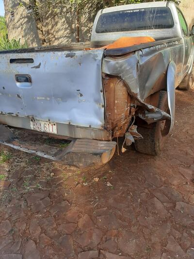 La víctima aparentemente embistió contra la camioneta, lanzandola al costado del pavimento.