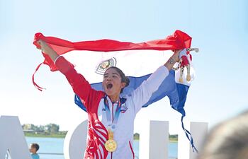 Agua Marina Espínola Salinas festejando su victoria, dando una alegría para el país en los Juegos Suramericanos Asunción 2022