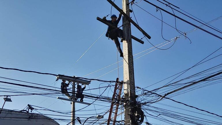 La cantidad de facturas que emitió la ANDE a sus clientes industriales se redujo en casi 14% en 2022 respecto al 2021.