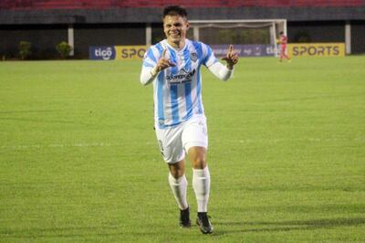 Celebración de Carlos Florenciáñez, quien se encargó de abrir el marcador a favor del “Albiceleste” en la clasificación de ayer. APF