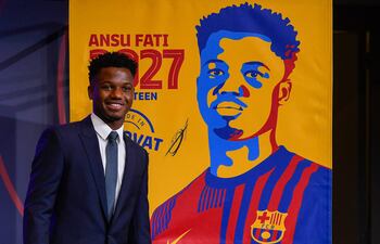 l joven azulgrana, de 18 años, firmó en la noche del miércoles su renovación con el Barça.