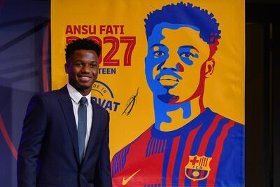 l joven azulgrana, de 18 años, firmó en la noche del miércoles su renovación con el Barça.