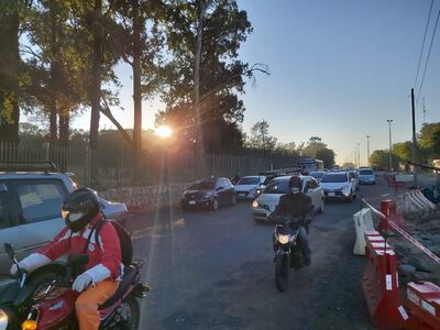 Tráfico sobre la avenida Primer Presidente, en la zona del Jardín Botánico de Asunción.