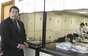 Una funcionaria destituida querelló al defensor del Pueblo, Miguel Godoy