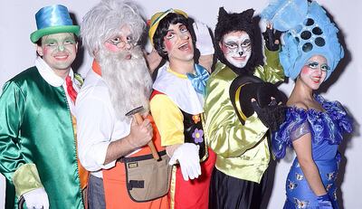 Jóvenes actores dan vida a los personajes en “Pinocho”.