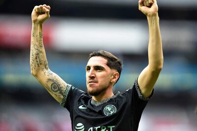 Diego Valdés celebra su gol para el América.