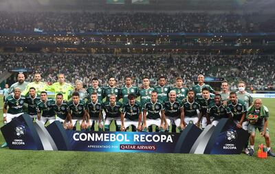 Integrantes de Palmeiras posan en la final de la Recopa Sudamericana en el estadio Allianz Parque en Sao Paulo (Brasil).