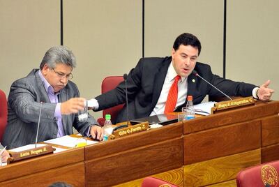Imagen de archivo. El exsenador y abogado constitucionalista Hugo Estigarribia (derecha) habló sobre el anteproyecto de ley sobre conflicto de intereses.
