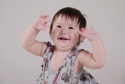 ¡Pura ternura! Eira Nina, la hija de la cantante Andrea Valobra, hoy cumple un añito de vida.