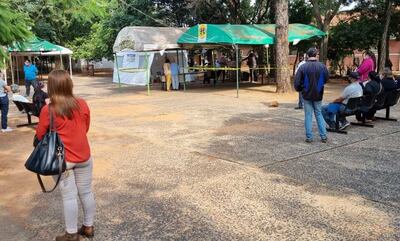 En el Hospital Regional de San Juan Bautista Misiones las 100 dosis que estaban disponibles hoy se acabaron rápidamente. En este sitio no habrá vacunación ni sábado ni domingo.