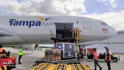 Avión carguero que trae vacunas anticovid a Paraguay.
