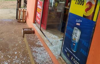 Tres locales comerciales fueron visitados por delincuentes durante la noche y madrugada del jueves.