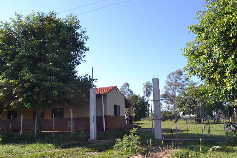 La Escuela Básica Nº 2.990 Blasida Páez de la compañía Franco Isla, Caapucumí, donde no se realizaron obras complementarias.