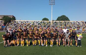 El clásico se llevó a cabo en el estadio del Club Deportivo Recoleta, con victoria de Peñarol por 2 a 1.