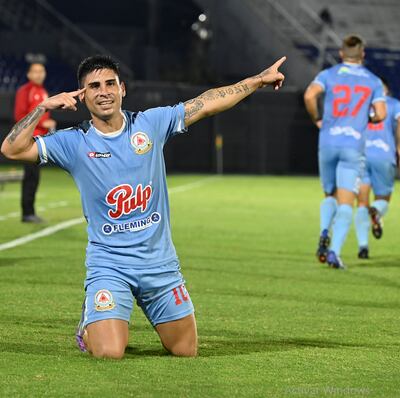 El cordobés Daniel Mateo Bustos (29) marcó dos goles en el triunfo de “Resi”.