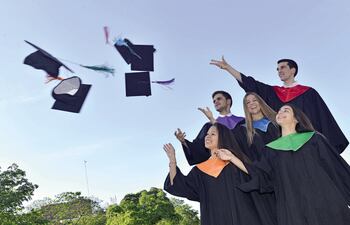 Becas de grado disponible