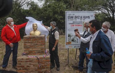 El museo a cielo abierto preserva vestigios de la Guerra del Chaco. Está situado en km 180 de la Ruta  PY15, en Loma Plata.