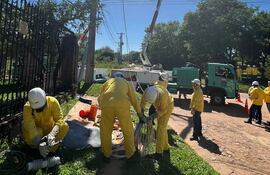 Trabajos en el área de Distribución de la ANDE.