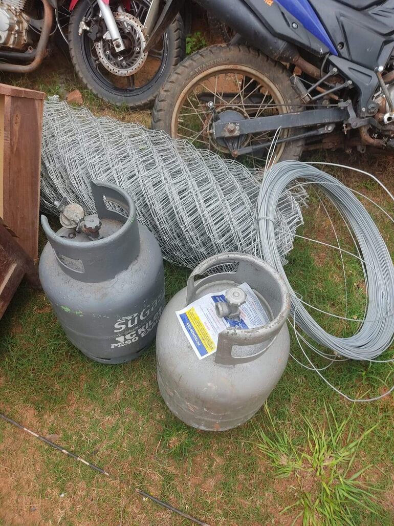 Los objetos recuperados fueron puestos a disposición del Ministerio Público.