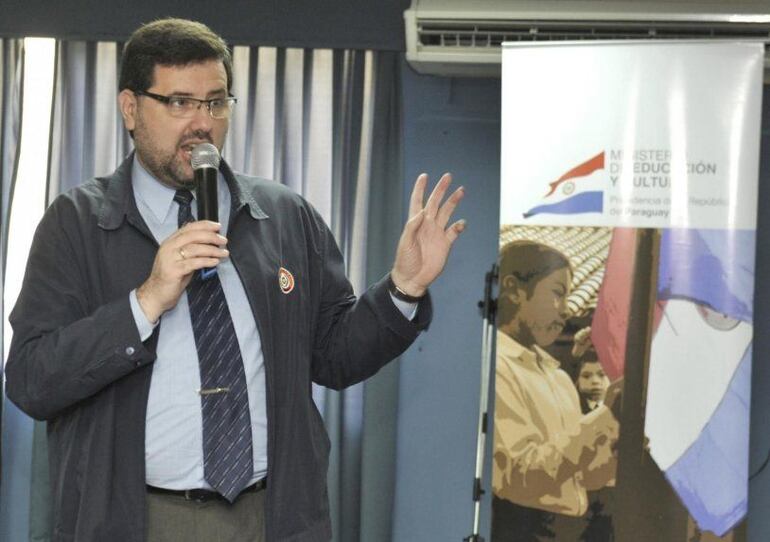 Luis Alberto Riart, exministro de Educación y Ciencias, condenado a 3 años de cárcel por lesión de confianza.