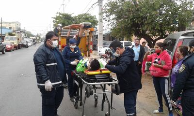Uno de los motociclistas accidentados en la tarde de hoy miércoles en la ciudad de San Antonio.