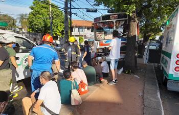 Pasajeros quedaron heridos tras el accidente del colectivo de la Línea 37-C.