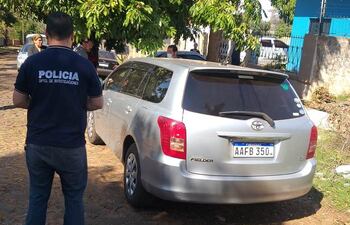El automóvil fue encontrado en un camino vecinal en inmediaciones del Hospital de IPS de Ciudad del Este.