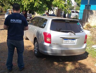 El automóvil fue encontrado en un camino vecinal en inmediaciones del Hospital de IPS de Ciudad del Este.
