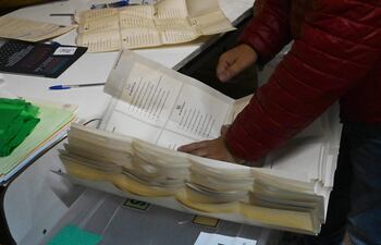 Chile arrincona a los partidos tradicionales en la Convención Constituyente al votar en masa por candidatos independientes. (Rodrigo ARANGUA / AFP)