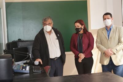 Autoridades de la Universidad Nacional del Este visitaron la futura radio FAFI.