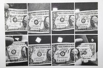 Los billetes de 1 dólar usados como token para cobrar el dinero por la venta de cocaína.