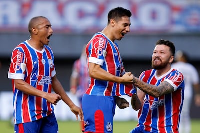 La primera pelota que tocó Ruiz (c) se fue adentro.