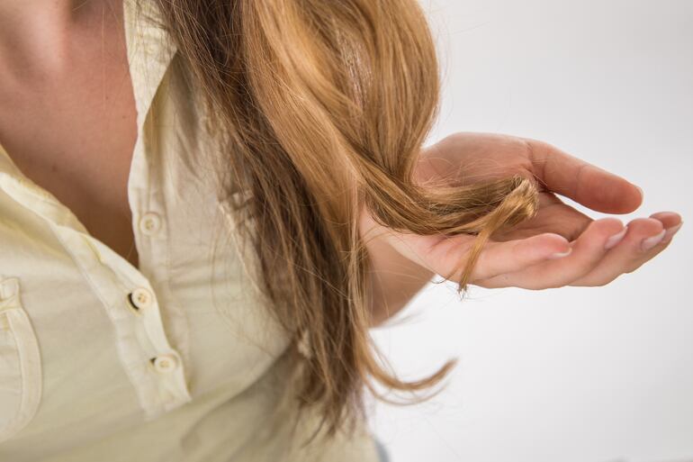 Cortarse las puntas, ya que esto ayuda a tener un cabello saludable para la temporada.