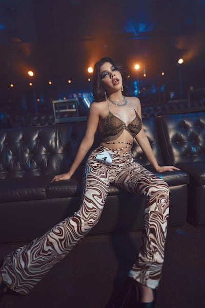 Kenia Os. De "influencer" a empresaria y de empresaria a cantante, la mexicana Kenia Os no ha dejado de explorar nuevas facetas como figura pública y tras formalizar su vertiente en la música confiesa haber puesto el ojo en la actuación.