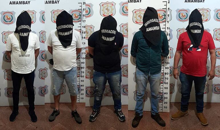 Los cinco detenido estaban a bordo de un vehículo y con armas de fuego.
