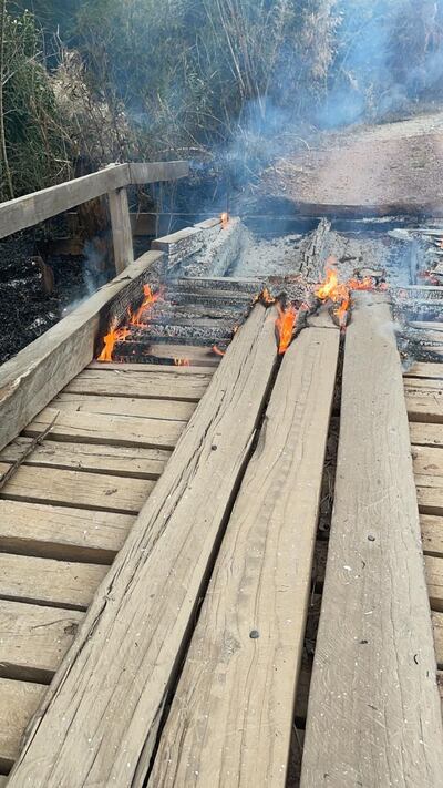 El puente afectado por el fuego en Concepción.