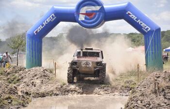 Una veintena de estas poderosas máquinas 4x4, ya están listas para dar show mañana en Itá.