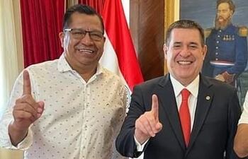 El diputado y tesorero de la ANR, Miguel Tadeo Rojas (ANR, HC) junto al presidente del Partido Colorado, Horacio Cartes.
