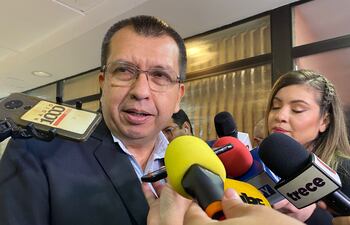 Senador Derlis Osorio (ANR-oficialista), proyectista de la ley que previene el conflicto de intereses (puerta giratoria).