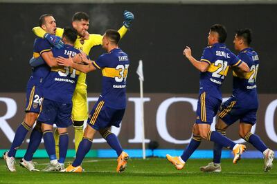 Jugadores de Boca celebran al ganar la serie de penales en e partido del torneo argentino entre Boca Juniors y River Plate en el estadio Único en La Plata (Argentina).