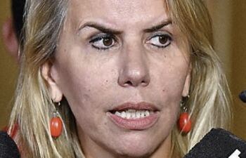 Liz Cramer, ministra de Industria y Comercio.