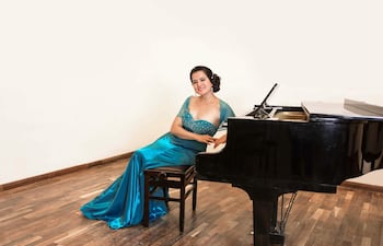 Lorena Mendoza Brignardello es la soprano que se presentará hoy junto a la OSCA.