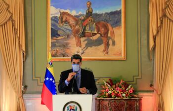 Nicolás Maduro habla en una conferencia de prensa en el palacio de Miraflores en Caracas.
