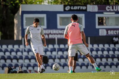 Diego Viera (i), durante el trabajo previo al juego.