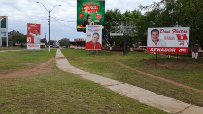 Carteles con propaganda electoralista pululan en el predio de la Terminal de Buses de Coronel Oviedo.