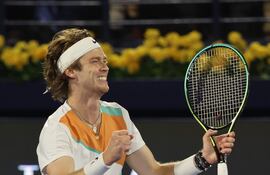 Andrey Rublev, 24 años y séptimo mejor tenista del mundo, se llevó el título en el torneo ATP de Dubái.