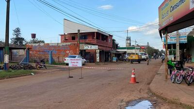 La avenida principal que presentaba numerosas baches están siendo reparada en San Juan Nepomuceno