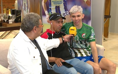 Julio Enciso, junto a su padre Luis Enciso (i), en charla con ABC TV.